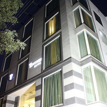 Rosemallow Hotel New Delhi Exterior photo